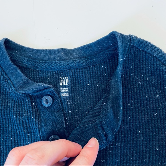 Gap speckled Henley 3T - Picture 2 of 2